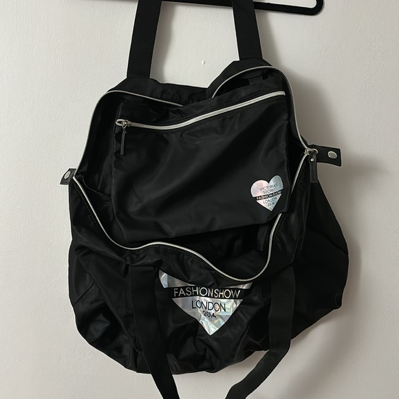 Victoria's Secret Fashion Show London 2014 Black Iridescent Duffle Bag & Pouch - Picture 7 of 8